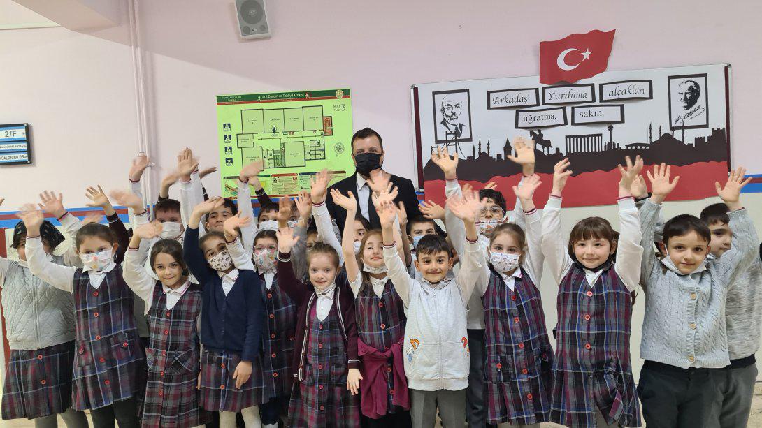Kağıthane İlçe Milli Eğitim Müdürümüz Sayın Dr. Ufuk DİLEKÇİ, İlçemiz Mehmet Rıfat Yalman İlkokulu Ziyareti 