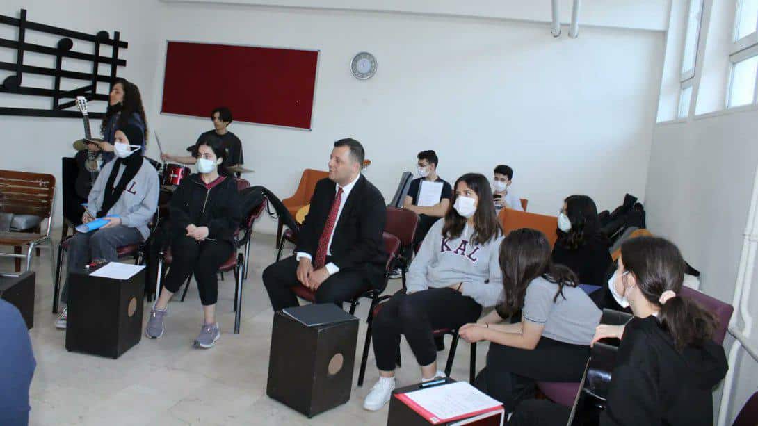 İlçe Milli Eğitim Müdürümüz Dr. Ufuk DİLEKÇİ, İlçemiz Kağıthane Anadolu Lisesi Ziyareti
