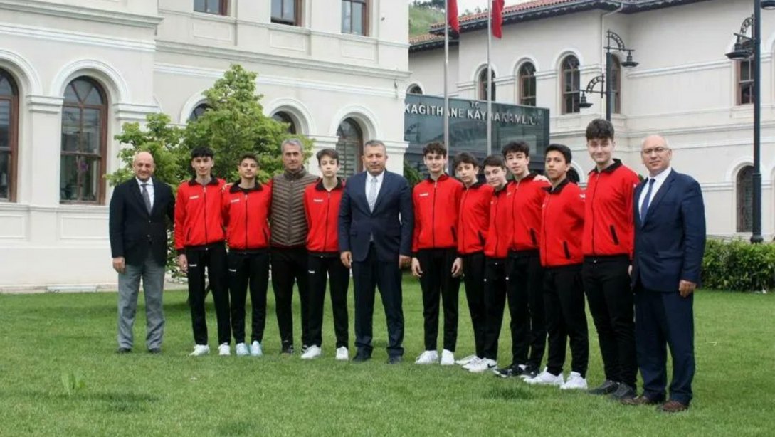 İstanbul İli Yıldız Erkekler Hentbol Müsabakasında Birinci Olan Cengizhan Ortaokulu Öğrencilerine Türkiye Finalinde Başarılar Dileriz