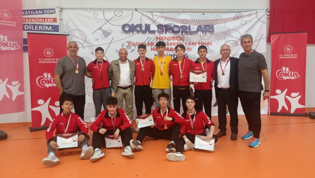 İlçemiz Cengizhan Ortaokulu Öğrencileri Türkiye Yıldız Erkekler Hentbol Müsabakalarında Yarı Final Şampiyonu Oldu