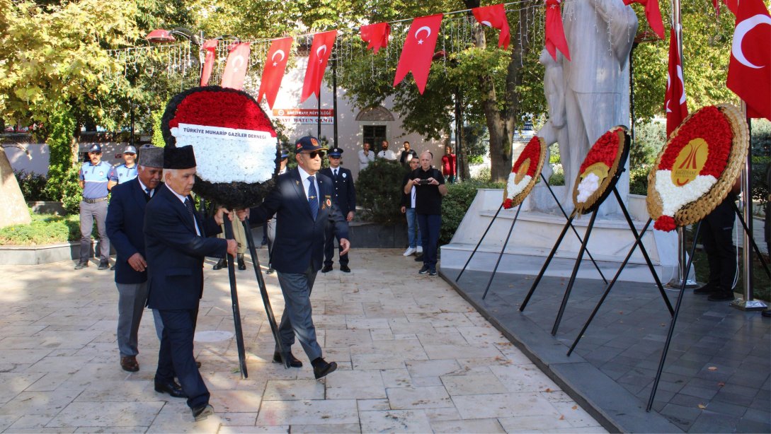 19 Eylül Gaziler Günü Programı Münasebetiyle Atatürk Anıtı'na Çelenk Sunma Töreni Gerçekleştirildi