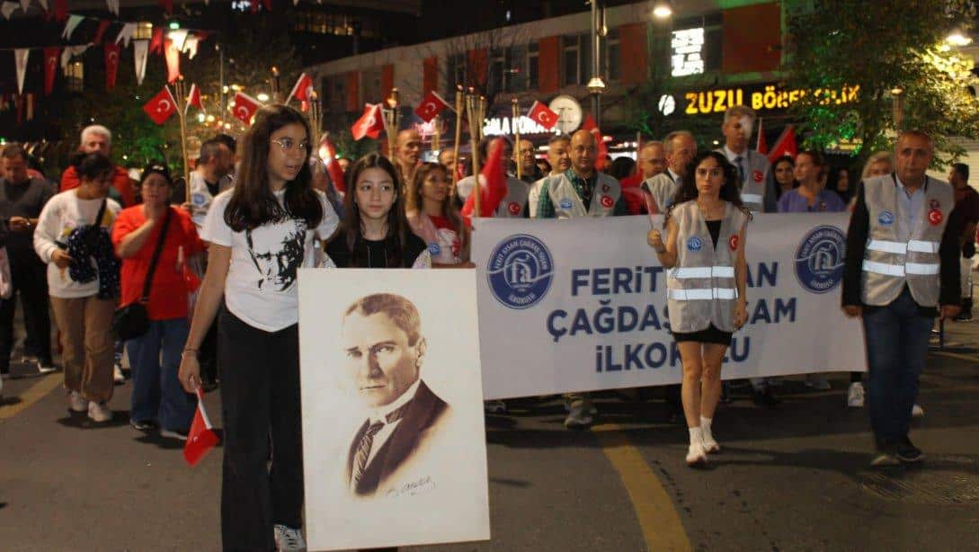 29 Ekim Cumhuriyet Bayramı Fener Alayı Yürüyüşü İlçe Milli Eğitim Müdürü Sayın Zekeriya Postacı'nın Katılımlarıyla Gerçekleşti 