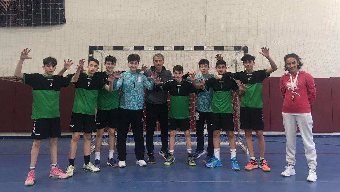 Cengizhan Ortaokulu Öğrencilerimiz Yıldız Erkekler Hentbol Branşında İstanbul Finaline Yükseldi