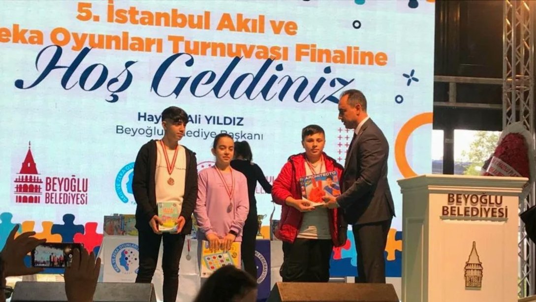 İstanbul Akıl Zeka Turnuvası'nda İlçemizi Temsil Eden Şeyh Şamil İmam Hatip Ortaokulu Öğrencilerimiz Dereceye Girdi