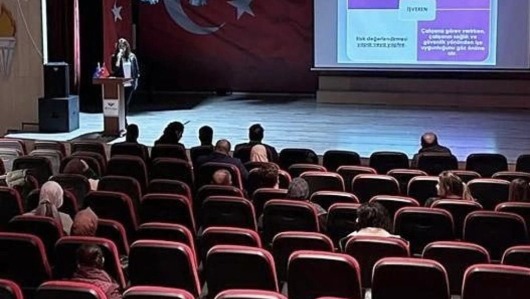 İlçemizde bulunan Özel Öğretim Kurumlarının yetkililerine, Müdürlüğümüz İş Yeri Sağlık ve Güvenlik Birimince kurumlarda alınması gereken tedbirlerle ilgili sunum gerçekleştirildi.