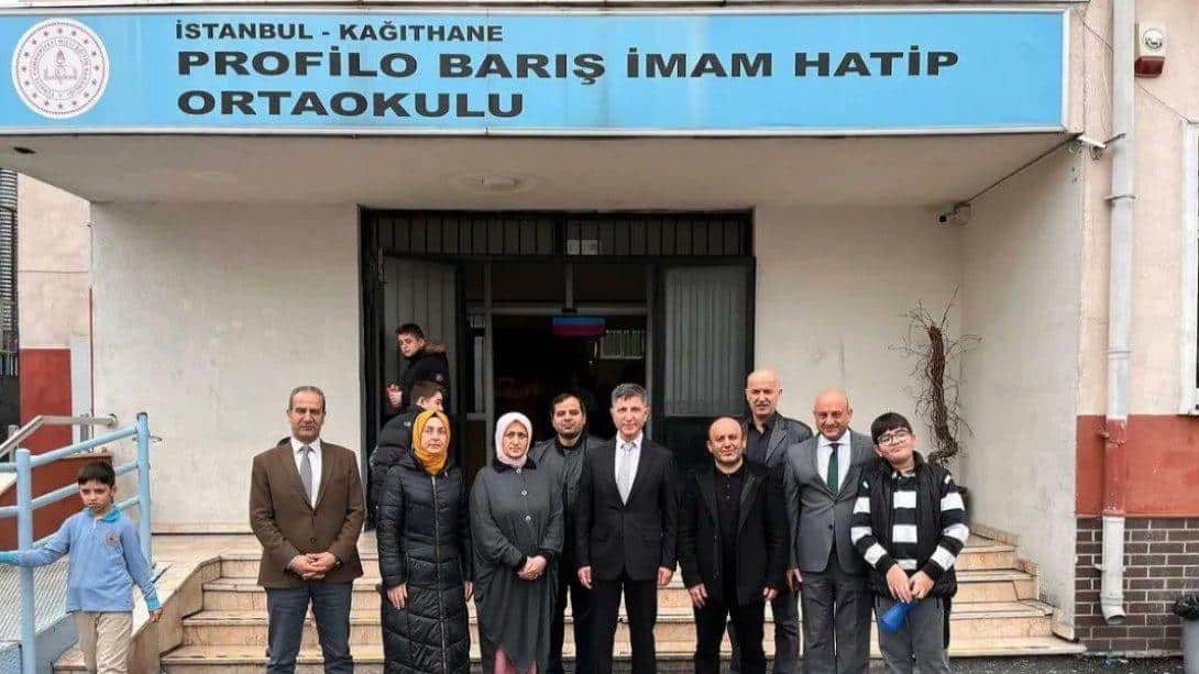 Kaymakamımız Sayın Niyazi ERTEN, İlçe Millî  Eğitim Müdürümüz Zekeriya Postacı ve Şube Müdürümüz Yunus Çelik; ilçemiz Profilo Barış İmam Hatip Ortaokulunu ziyaret ederek öğrencilerimizle bir araya geldiler.