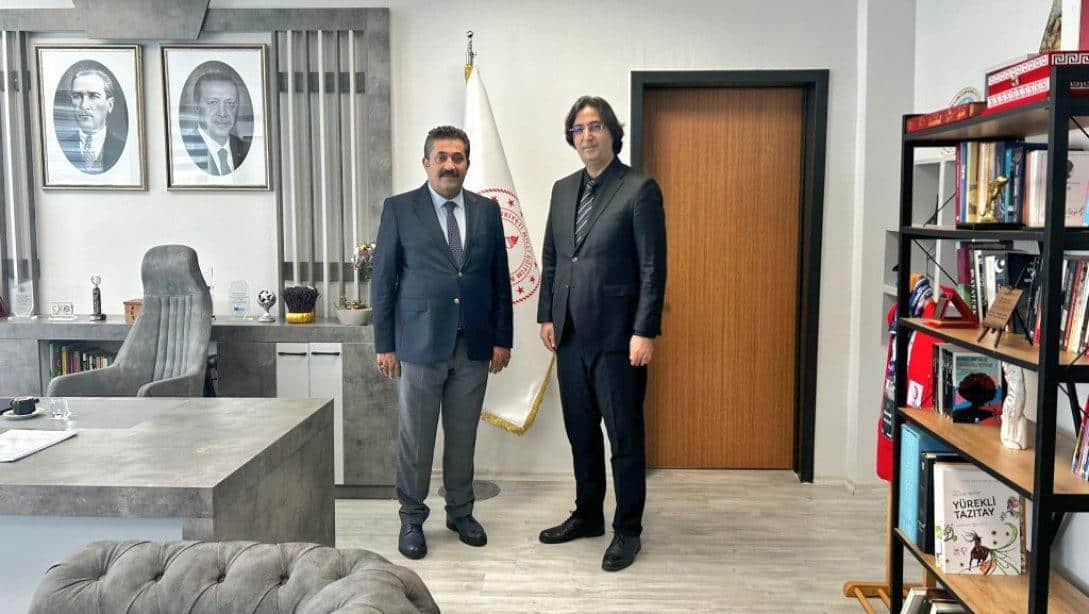 İlçe Millî Eğitim Müdürümüz Mustafa HOŞYİĞİT'i, Sarıyer İlçe Müdürü Hüseyin ÖZCANLAR ve Şube Müdürleri ziyaret ederek Müdürümüze yeni görev yerinde başarılar dilediler.